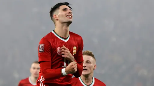 Il s'agit d'une photo de Dominik Szoboszlai de Hongrie célébrant son but lors du match de qualification pour la Coupe du Monde de la FIFA 2022 au Qatar entre la Hongrie et Saint-Marin à la Puskas Arena le 12 novembre 2021 à Budapest, en Hongrie.